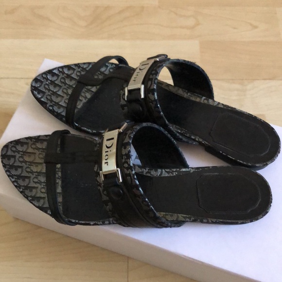 Dior Button Flat T Strap Slides - Picture 4 of 15